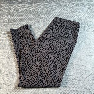 Evolution and Creation Leopard Pattern Leggings
